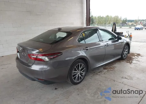 2023 Toyota Camry Xle Hybrid z USA, uszkodzony, nr VIN 4T1F31AK5PU607727